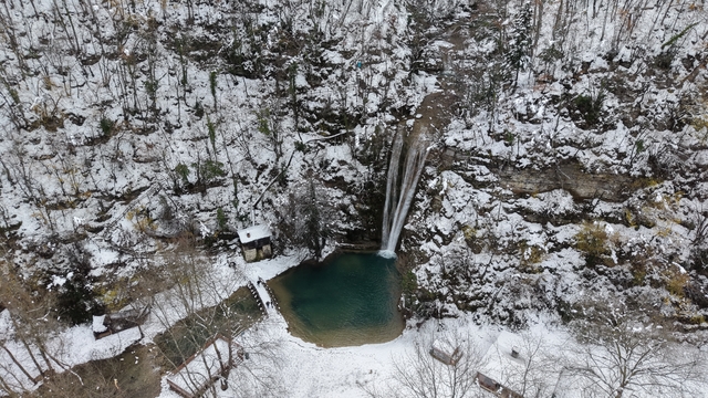 Sinop'ta Erfelek Tatlıca Şelaleleri Tabiat Parkı kış güzelliğine büründü