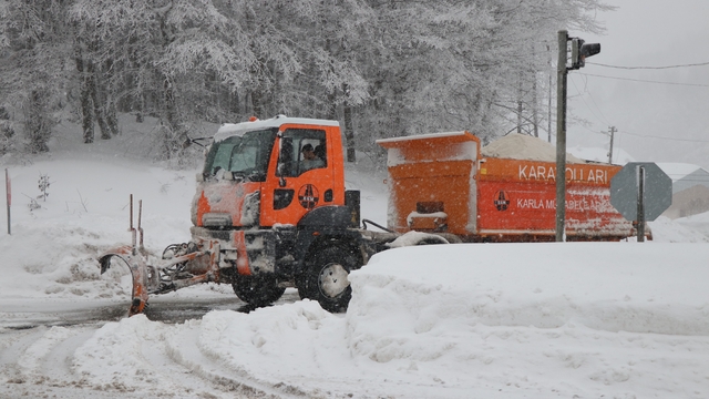 Bolu Dağı'nda yoğun kar yağışı başladı