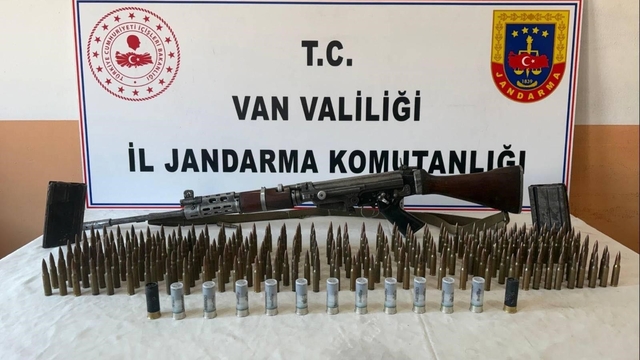 Erciş'te Belçika yapımı uzun namlulu silah ele geçirildi