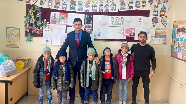 Ulaş Milli Eğitim Müdürü Karacalar, köy okulunda öğrencilerle buluştu