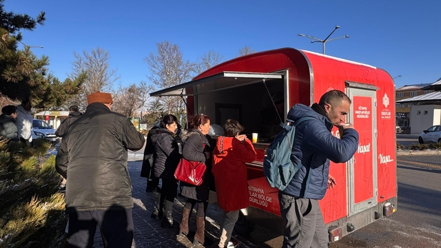Kütahya Vakıflar Bölge Müdürlüğünden Eskişehir'de çorba ikramı