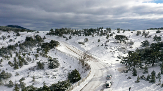 Spil Dağı Milli Parkı'nda kar yağışı etkili oldu