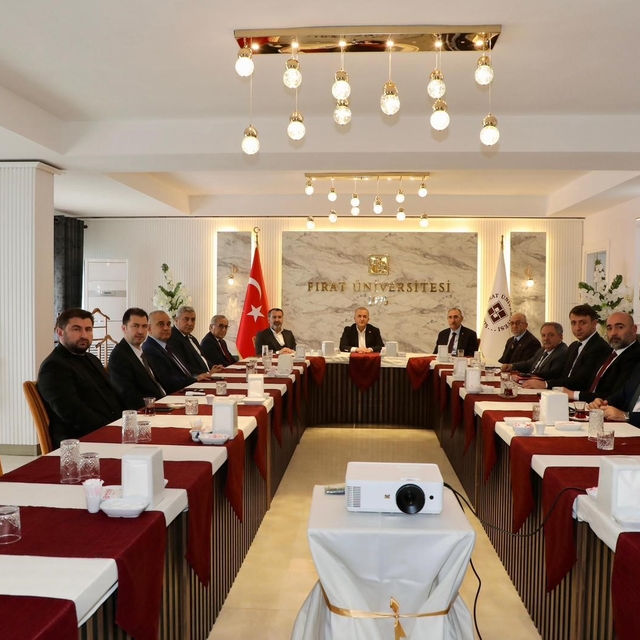 Fırat Üniversitesi paydaşları ile bir araya geldi