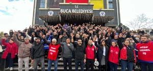 Buca'da maaşlarını alamayan belediye işçilerinden 'çöp toplamama' kararı