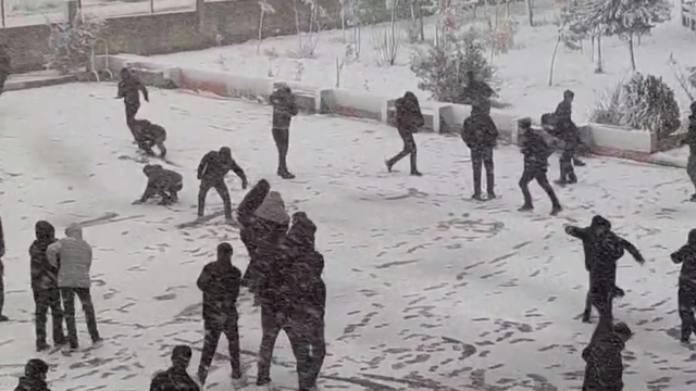 Şırnak'ta öğrenciler karın keyfini çıkardı