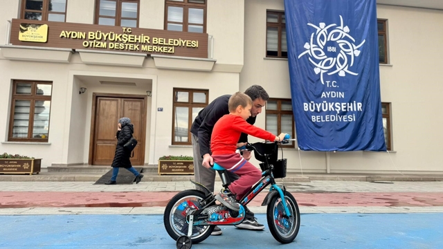 Aydın Büyükşehir Belediyesi, Otizm Destek Merkezleri özel Eğitim öğrencilerinin yanında