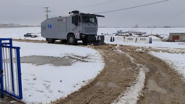 Kardan kapanan yolu TOMA açtı
Kar temizliğinde TOMA devreye girdi