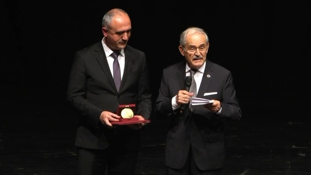 Eskişehir Büyükşehir Belediyesi'nin eski başkanı Büyükerşen aktif siyaseti bıraktı
Yılmaz Büyükerşen: "Siyaseten kendimi emekli ettiğimi duyuruyorum"