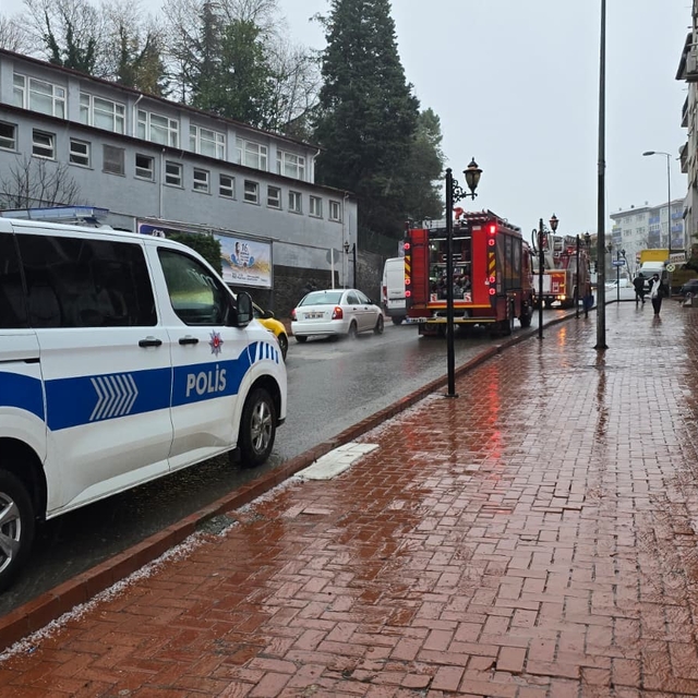 Sağlık ocağının deposunda yangın paniği