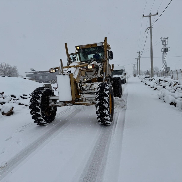 Kırsal mahallelerde 572 kilometre yol ulaşıma açıldı