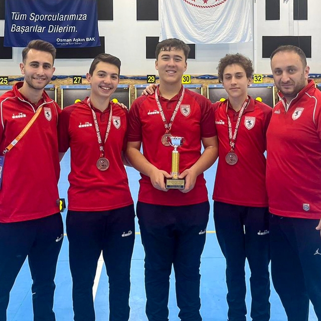 Samsunspor sporcusu okçulukta Türkiye rekoru kırdı