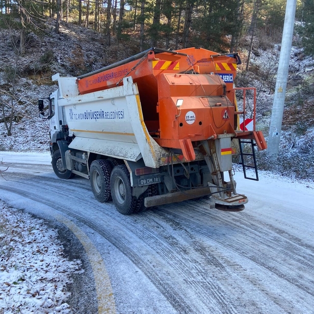 Büyükşehir'in karla mücadelesi başladı
Başkan Çerçioğlu: "Karla mücadele ça...