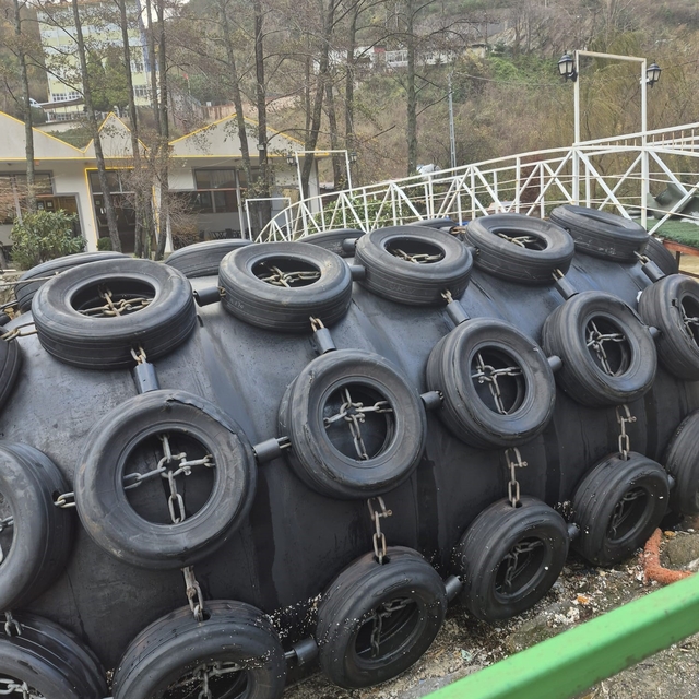 Zonguldak'ta köprüyü tehdit eden dev cisme itfaiye müdahalesi