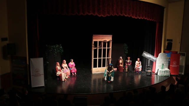 Bursa'da devlet koruması altındaki çocuklar tiyatro oyunu sahneledi