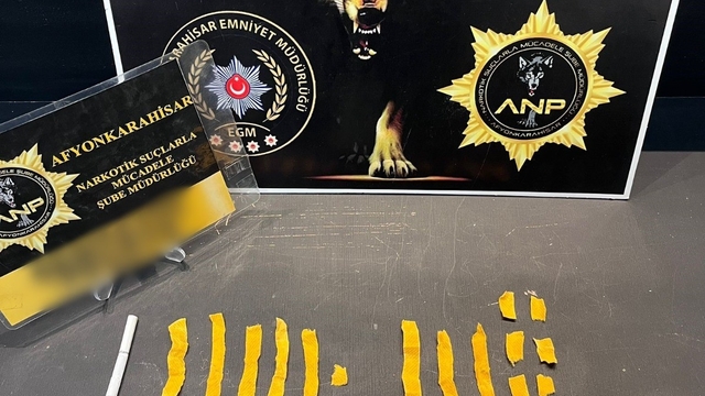 Uyuşturucu emdirilmiş peçeteyle yakalanan 2 kişi gözaltına alındı