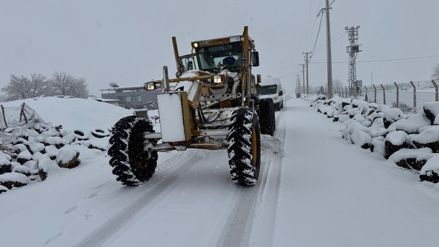 Kırsal mahallelerde 572 kilometre yol ulaşıma açıldı
