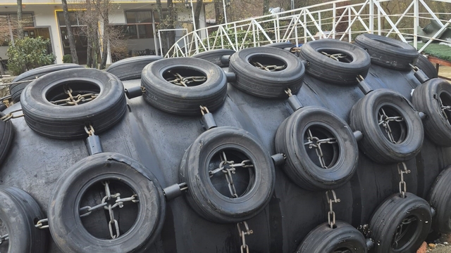 Zonguldak'ta köprüyü tehdit eden dev cisme itfaiye müdahalesi