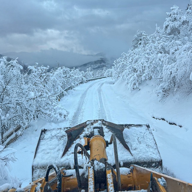 Sakarya'da kardan kapanan 35 grup yolunun 31'i ulaşıma açıldı