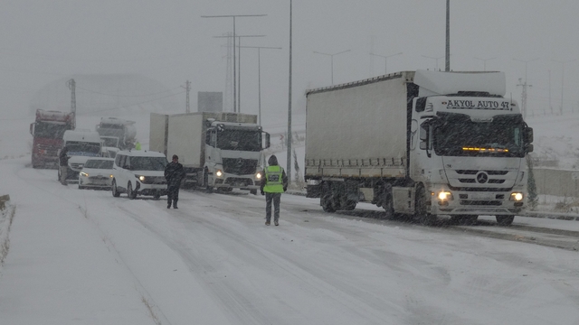 Gercüş'te Ayrancı geçidi ulaşıma açıldı