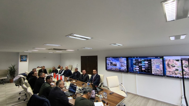 Gaziantep Büyükşehir, kar yağışı ve don riskine karşı hazırlıklarını sürdürüyor
Genel Sekreter Sezer Cihan başkanlığında teknik koordinasyon toplantıları yapıldı