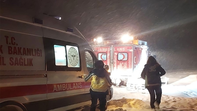Kastamonu'da UMKE ekipleri kar nedeniyle hastaneye ulaşamayan hastalar için seferber oldu