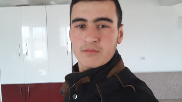 Denizli'de yem kırma makinesinde çalışma yapan 26 yaşındaki genç şafta takılması sonucu öldü