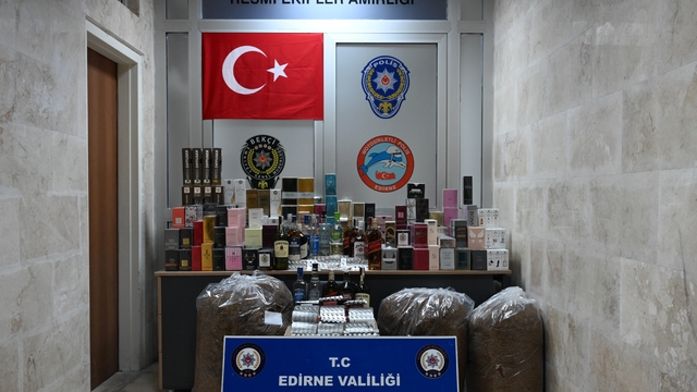 Edirne'de çok sayıda sentetik ecza hap ve kaçak ürün ele geçirildi