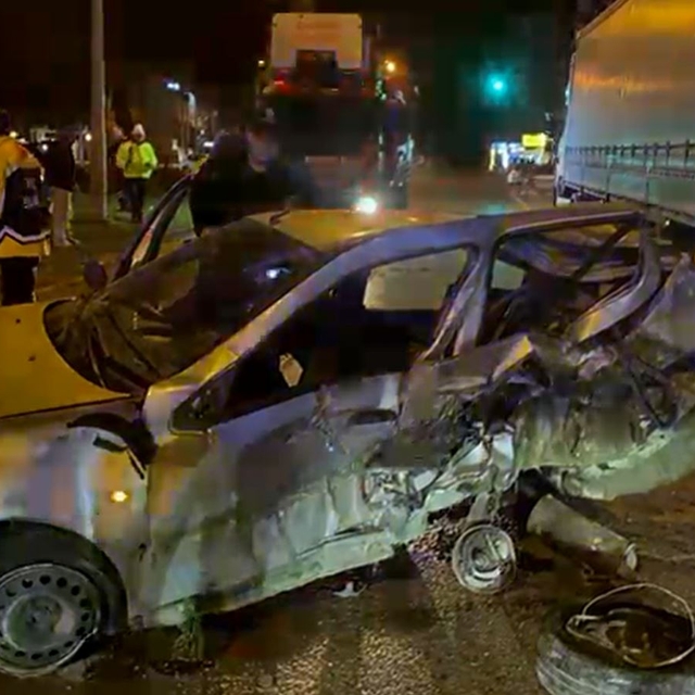 Önündeki otomobile arkadan çarpıp kaçtı; 2 uzman çavuş yaralı