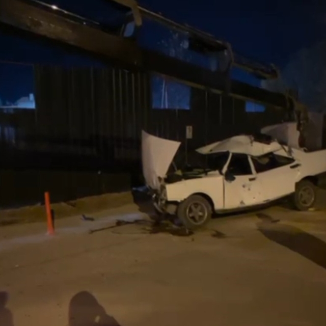 Kontrolden çıkan Tofaş inşaat sahasına uçtu