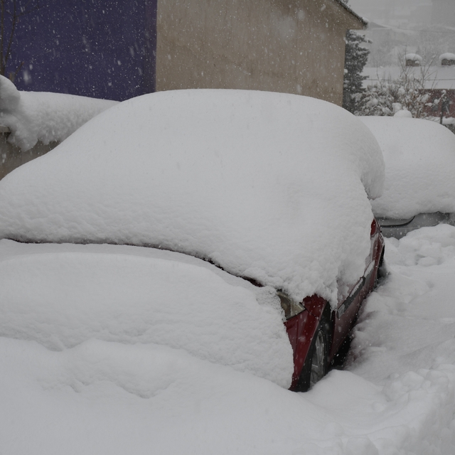 Şırnak'ta araçlar kar altında kayboldu