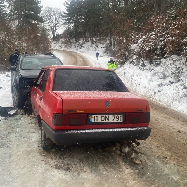 Bilecik'te meydana gelen trafik kazasında 4 kişi yaralandı