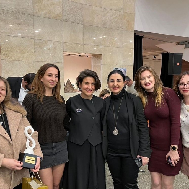 Seramik ve Cam Bölümü öğrencilerinden İzmir'de önemli başarı