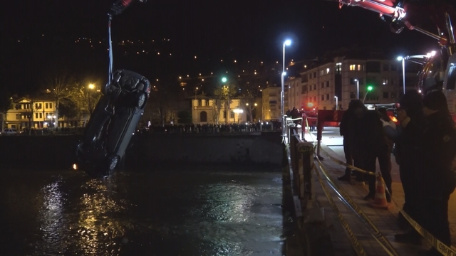 Otomobil, Yeşilırmak'a uçtu; 1 ölü, 1 yaralı