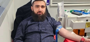 İmam, cemaatiyle kan bağışında bulundu