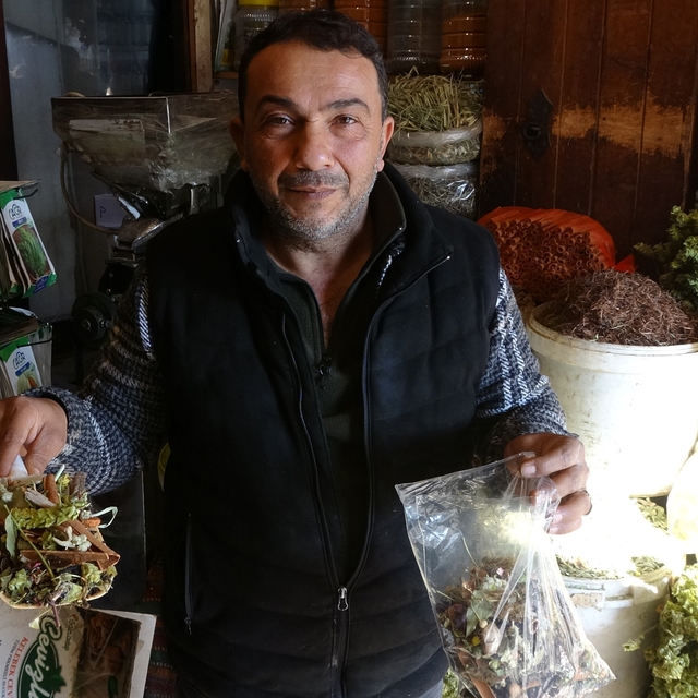 Karlı havalarda şifa arayanlar aktarlarda yoğunluk oluşturdu
Gaziantep'te a...