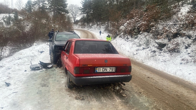 Bilecik'te meydana gelen trafik kazasında 4 kişi yaralandı