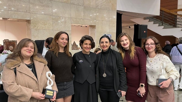 Seramik ve Cam Bölümü öğrencilerinden İzmir'de önemli başarı