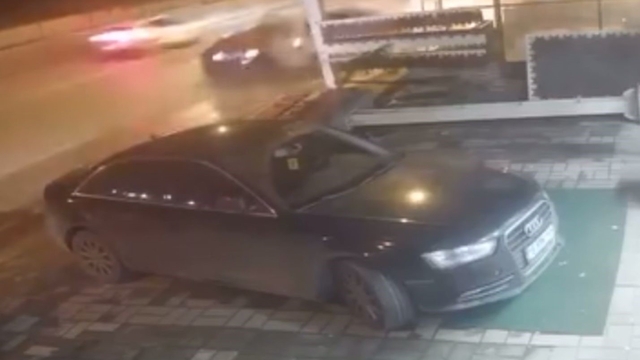 Bursa'da gece yarısı kaza anı kamerada : 1'i ağır 4 yaralı