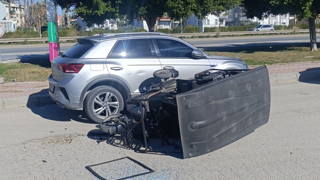 Üç tekerlekli motorlu bisiklet Otomobille çarpıştı: 1 yaralı