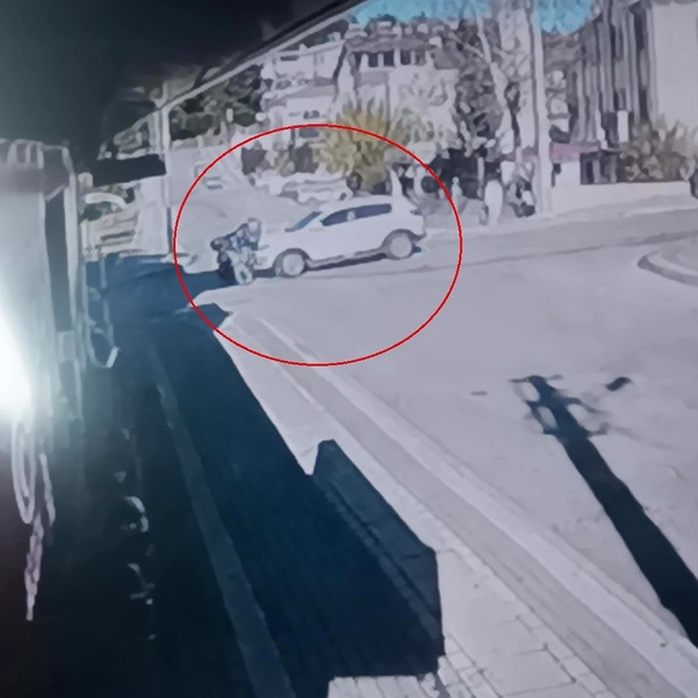 Kavşağa giren motosikletliyi fark etmeyerek çarptı: 1 yaralı