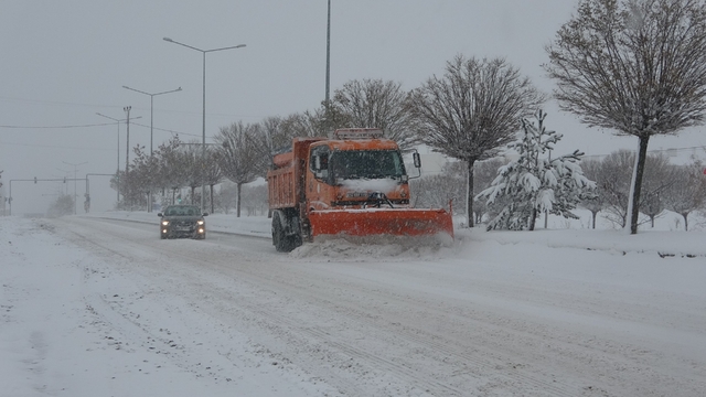 Van'da 389 yerleşim yerinin yolu kapalı