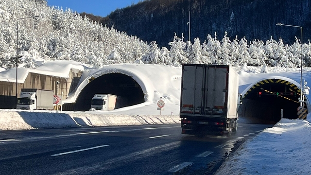 Bolu Dağı'nda kar kesildi, ulaşım normale döndü