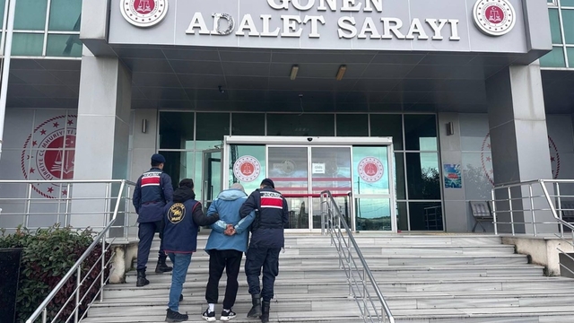 Balıkesir'de Jandarmadan firari hükümlüye suç üstü operasyon