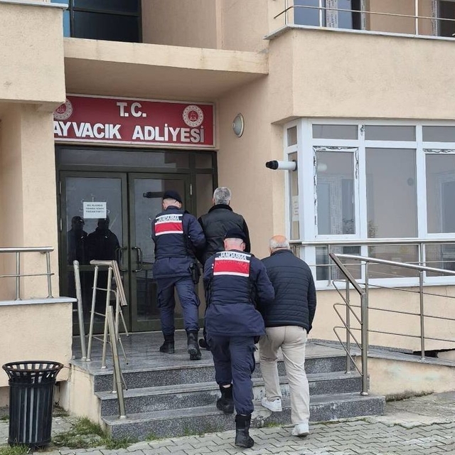 Çanakkale'de göçmen kaçakçılığı operasyonuna 3 tutuklama