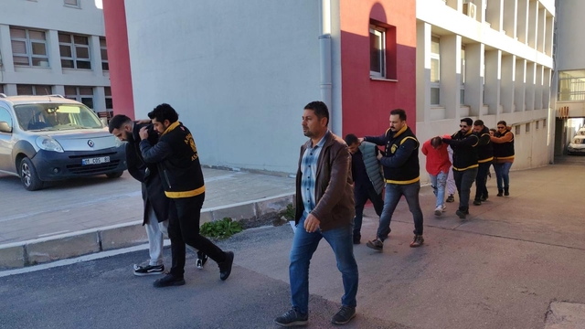 Adana'da bir kişinin tabancayla vurularak öldürülmesiyle ilgili 5 zanlı tutuklandı