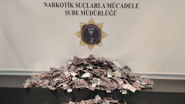 Samsun'da oto kurtarıcıdaki otomobilde 28 bin uyuşturucu hap ele geçirildi