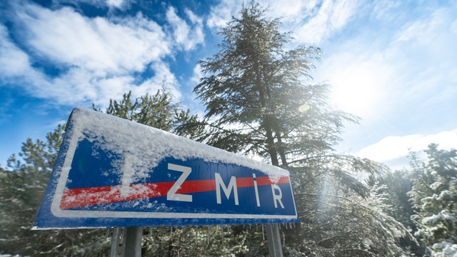 İzmir'in yüksek kesimlerinde karla mücadele