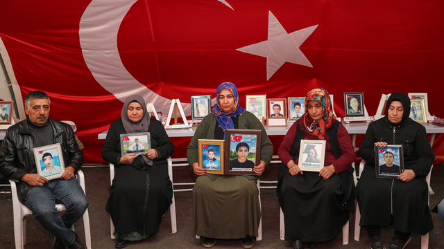 Diyarbakır anneleri yeni yılda evlatlarına kavuşmak istiyor