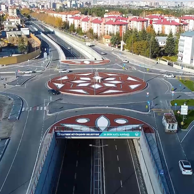 Kayseri Büyükşehir, kavşak peyzajı ile kentin vitrinine renk ve estetik kat...