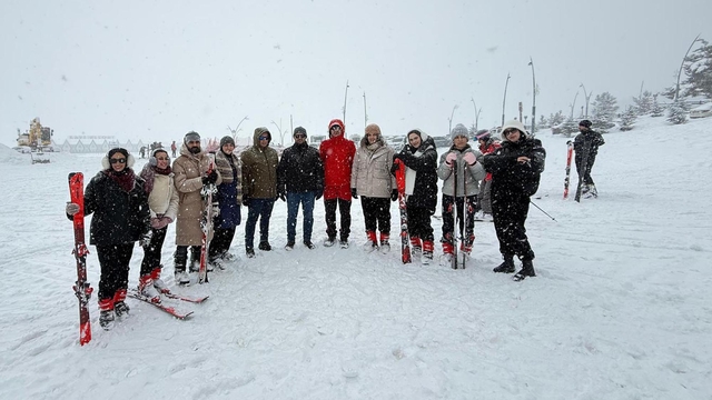 Bartın Üniversitesi öğrencileri kış sporları uygulamalarını Sarıkamış'ta yaptı